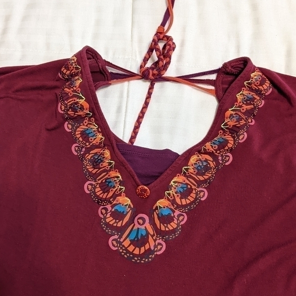 coline top with back details size Medium - Picture 3 of 6